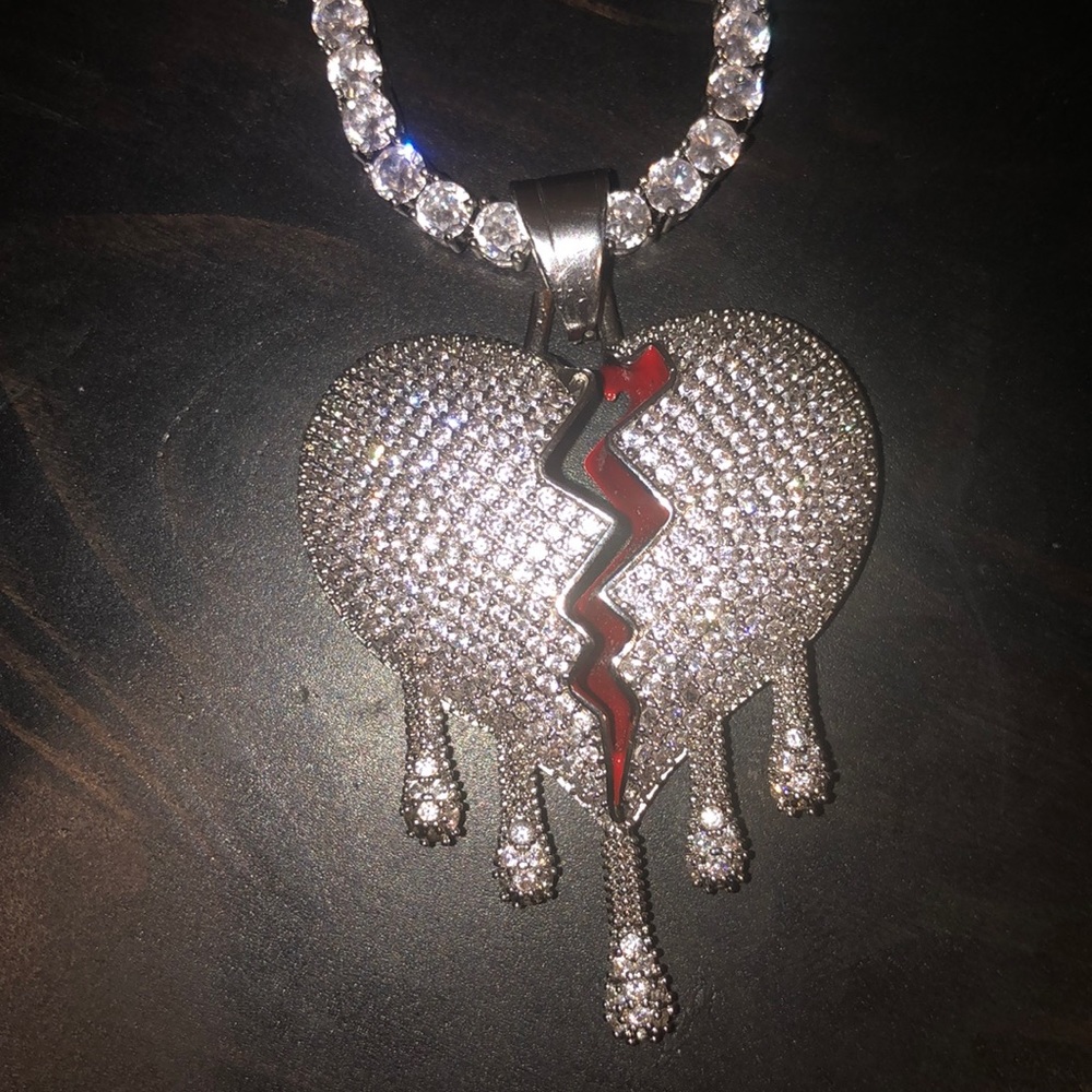 Broken heart pendant